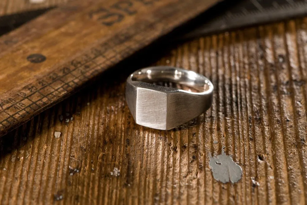 #013 - Signet Ring Box