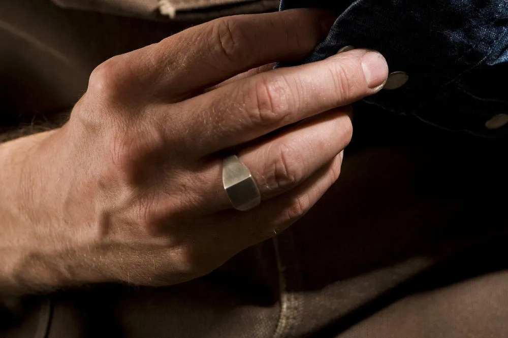 #013 - Signet Ring Box