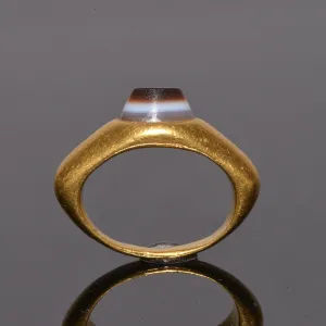 An exhibited Roman Gold and inscribed Eye Agate Finger Ring, ca. 3rd century CE