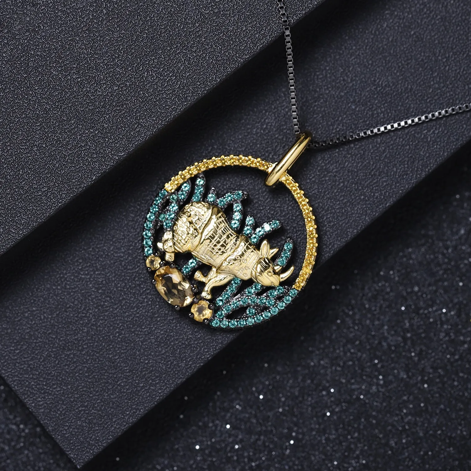 Animal Natural Element Design Natural Green Agate Pendant Silver Necklace for Women