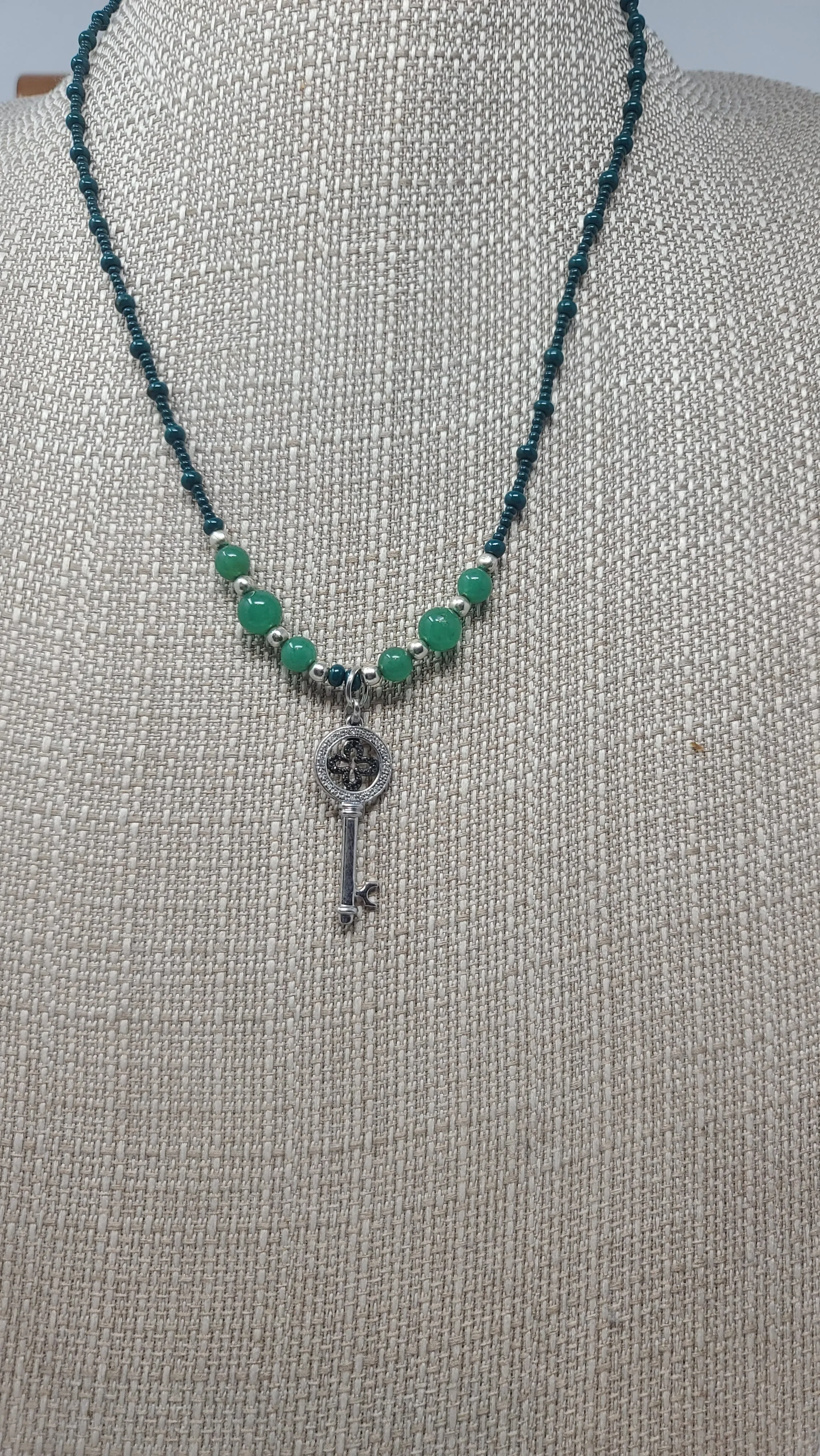 GUATEMALAN JADE NECKLACE DARK & LIGHT GREEN