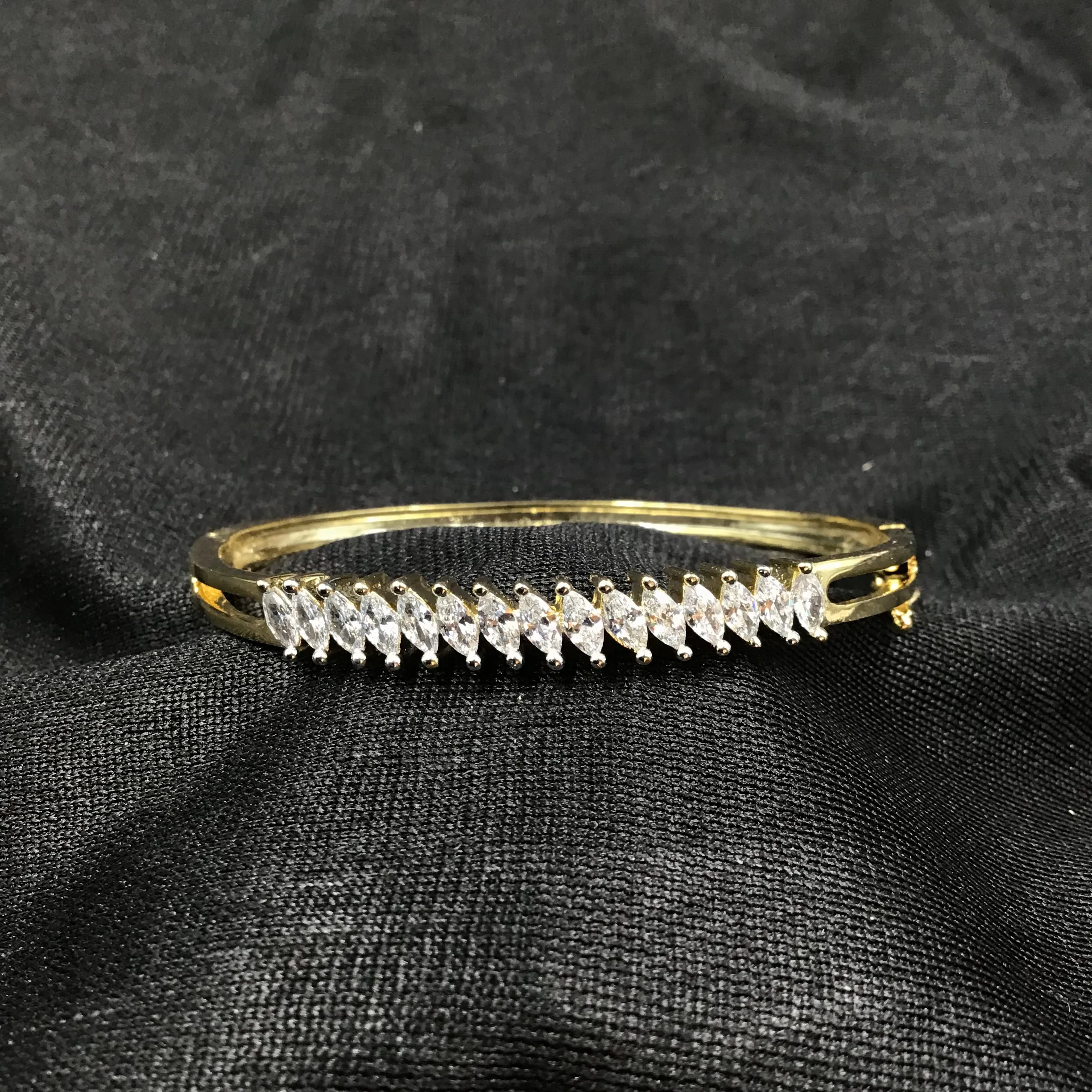 Openable Zircon/AD Bracelet 3245-11